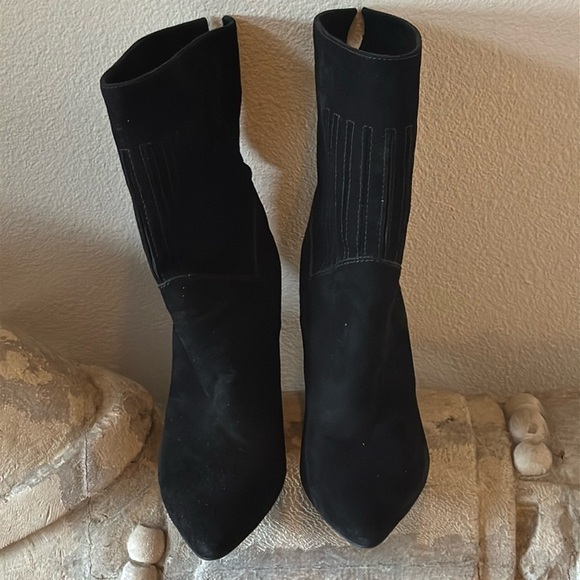 Stuart Weitzman black suede leather ankle boots / booties stitch detail pull on - Picture 8 of 15